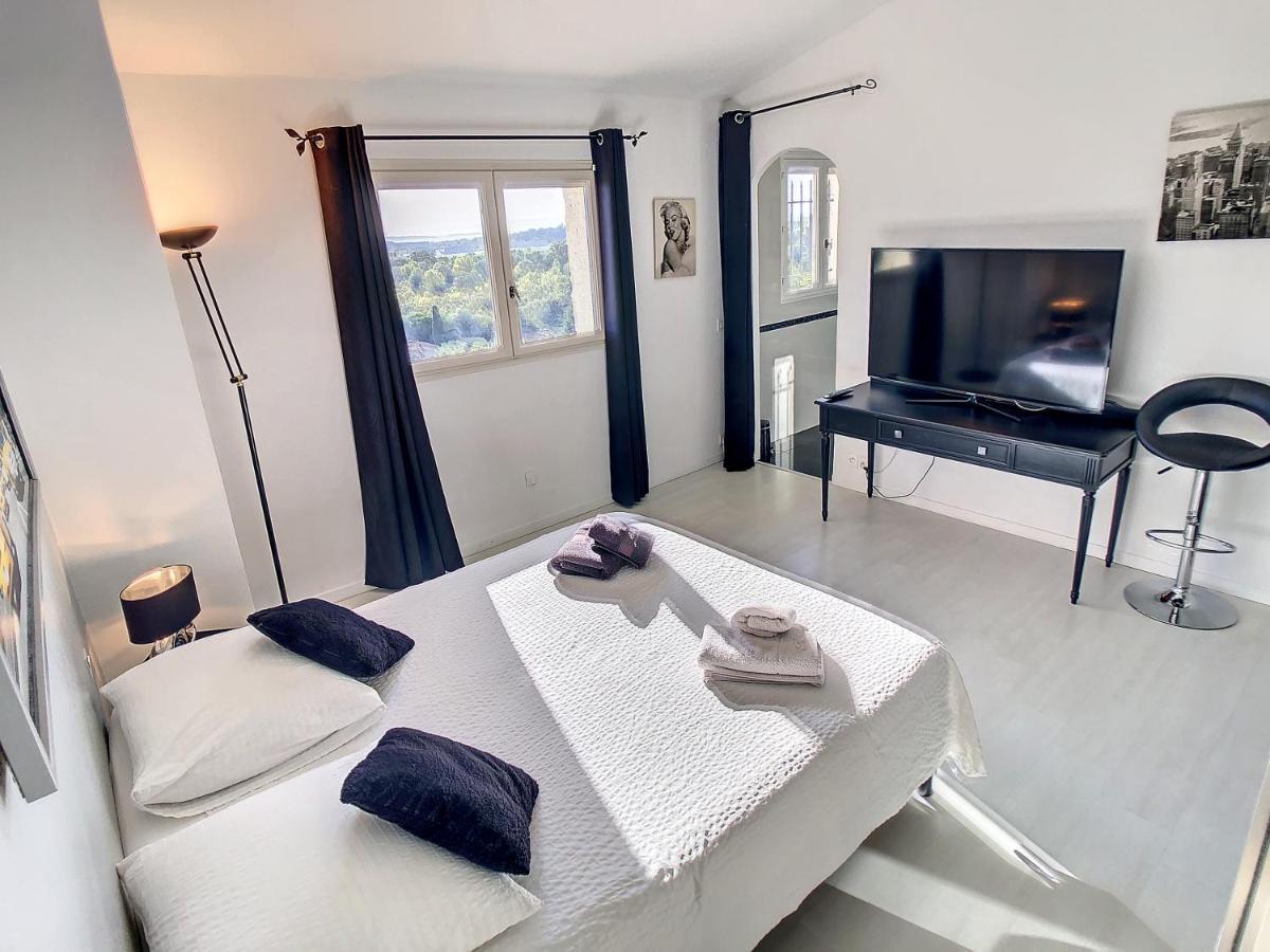 3 Bedrooms Villa Near Cannes - Pool & Jacuzzi - Sea View Mandelieu-la-Napoule Exterior photo