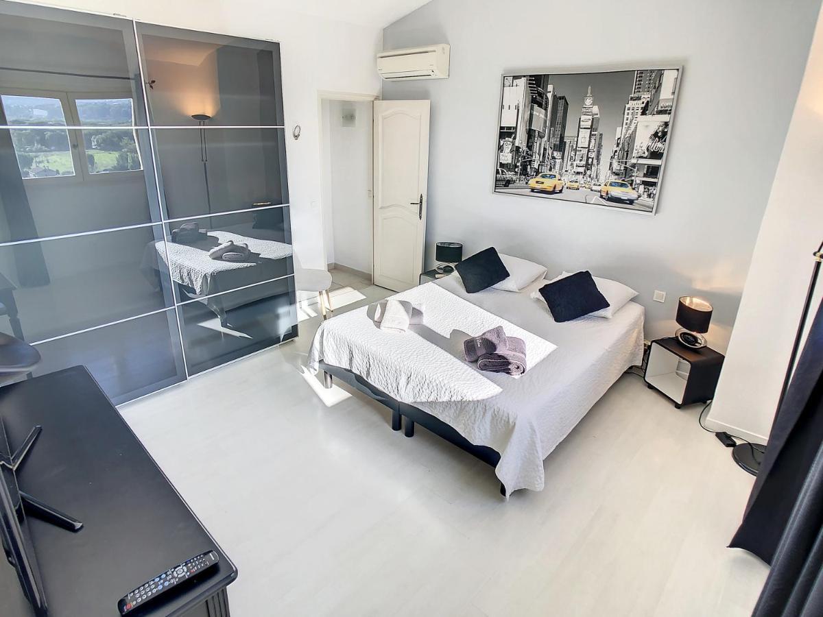 3 Bedrooms Villa Near Cannes - Pool & Jacuzzi - Sea View Mandelieu-la-Napoule Exterior photo