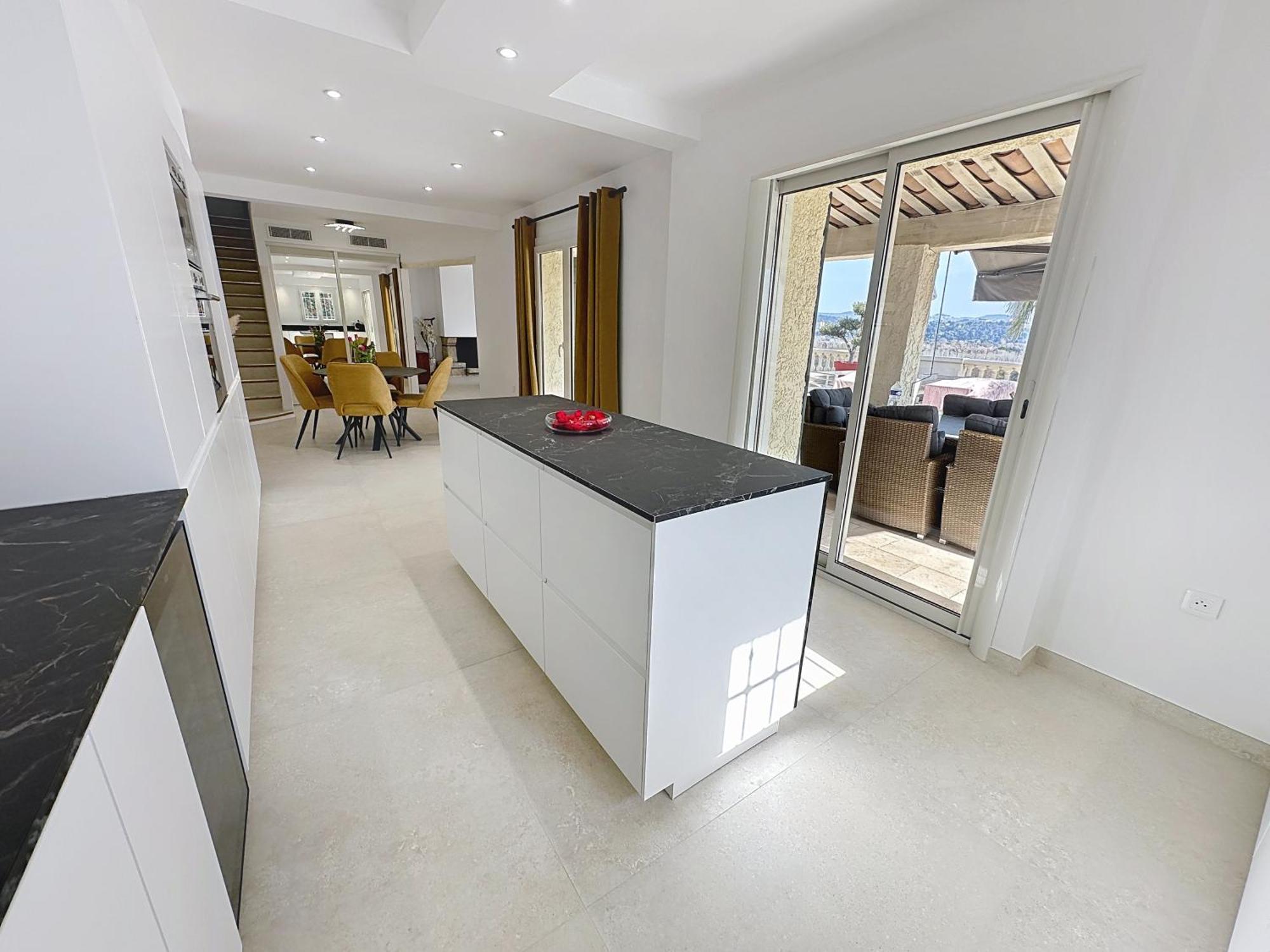 3 Bedrooms Villa Near Cannes - Pool & Jacuzzi - Sea View Mandelieu-la-Napoule Exterior photo
